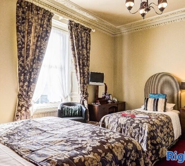 For Sale - Well Presented 6-Bedroom Guesthouse in Affluent Tourist Town in Central Scotland. Photo 8