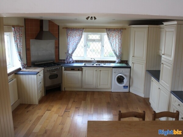 EDGE OF VALE OF BELVOIR - SPACIOUS FOOD LED PUBLIC HOUSE Photo 8