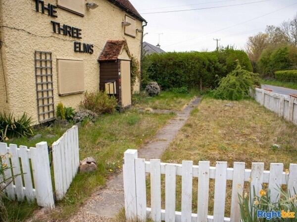 ESSEX - COUNTRY VILLAGE PUB FOR SALE Photo 8