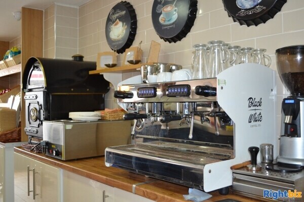 *closed* Established, refurbished cafe situated in a prime location Photo 8