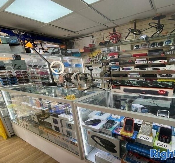Well established Mobile phone, Vaping shop & Men’s hairdressers For Sale Photo 8