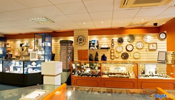 Well established Jewellers located on the Fylde coast Photo 8