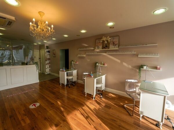 Extremely well established Hair & Beauty Salon for sale Photo 8