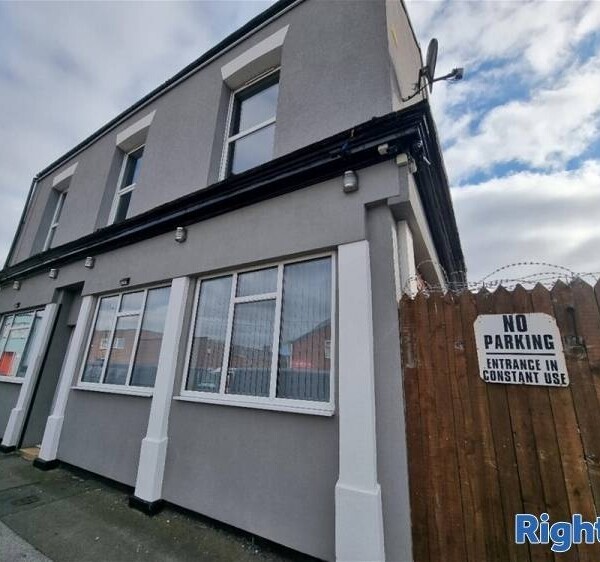 Beautifully Renovated Modern Bar with Comfortable Atmosphere & Accomodation Photo 8