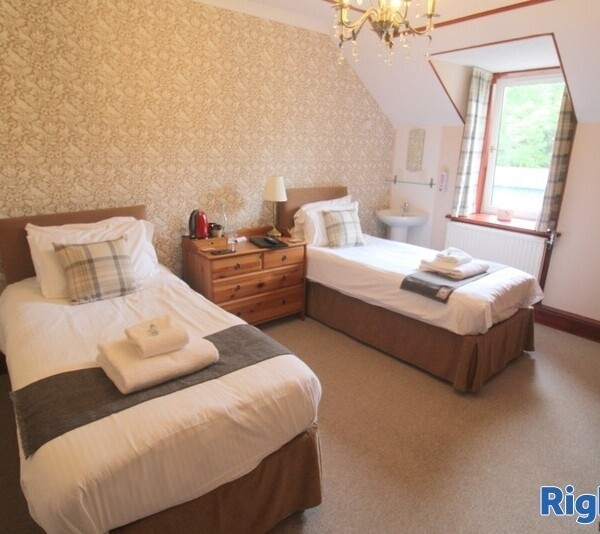 Charming Hotel and Bunkhouse set in the Popular Village of Kinlochewe Photo 8