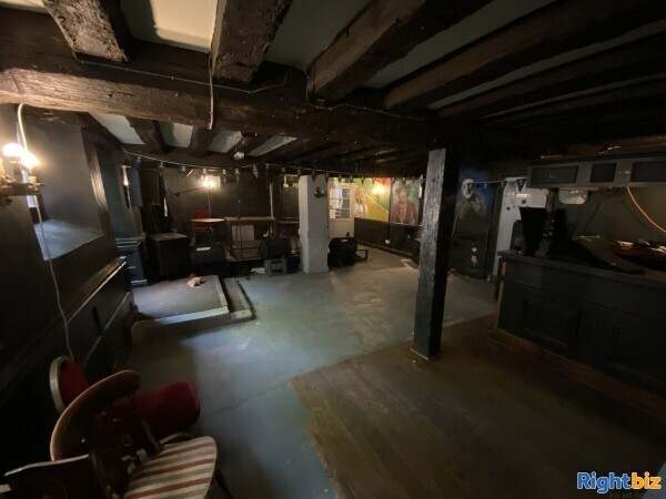 GLOUCESTER CITY CENTRE- HISTORIC PUBLIC HOUSE AND LIVE MUSIC VENUE Photo 8