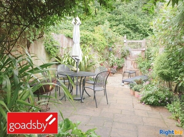 Superb Home & Income B&B - Views to Lyme Bay Photo 8