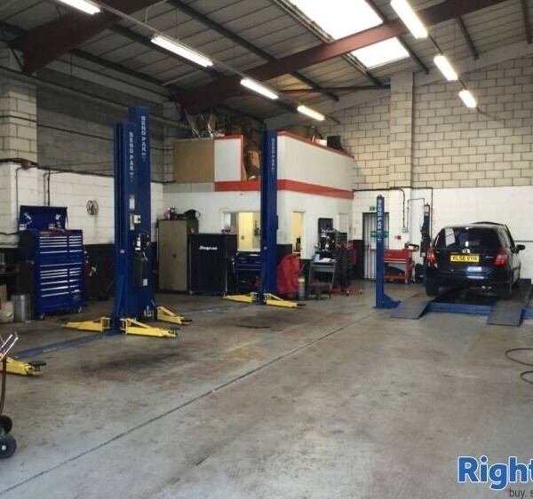 Highly Reputable Garage/MOT and Service Centre Photo 8