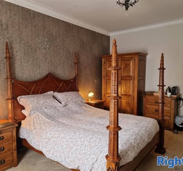 Luxurious Guest House in Whitby with Beach at end of the Road Photo 8