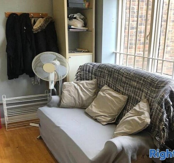 Well Established  Hair & Beauty Salon with 2 Bed Flat For Sale Photo 8