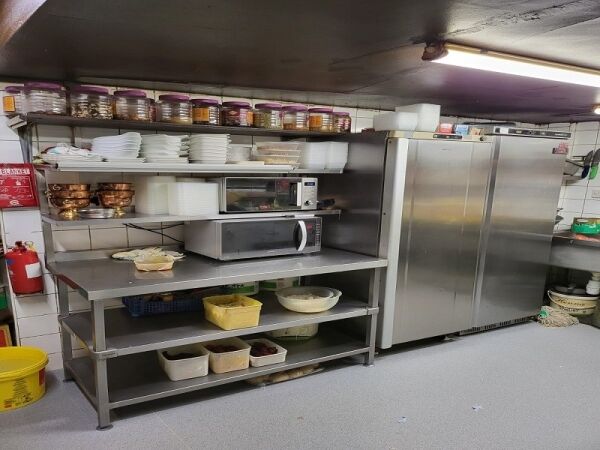 Well established Indian Restaurant with living accommodation for sale Photo 8