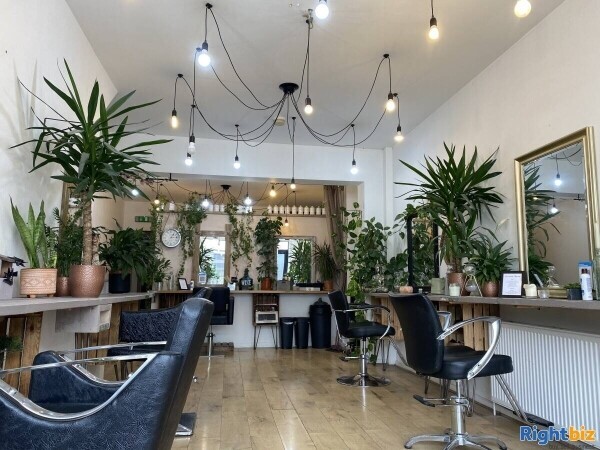 Salon set up for sale in Cheshire / Manchester, Leasehold. Photo 1