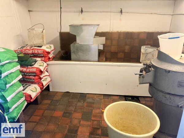 FISH & CHIP TAKEAWAY with SEATING AREA Photo 8