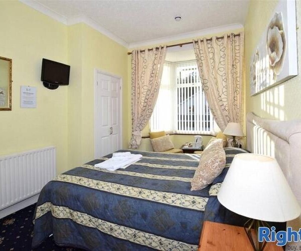 Outstanding East Devon Guest House For Sale in Sidmouth Photo 8