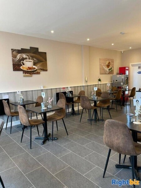Well Established Popular Modern Cafe Photo 8