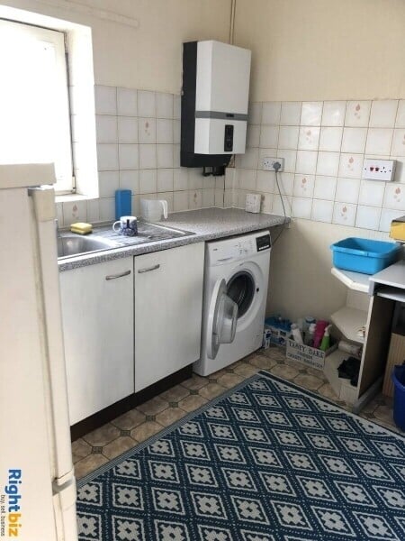 Leasehold Fish and Chips shop with accommodation Photo 7