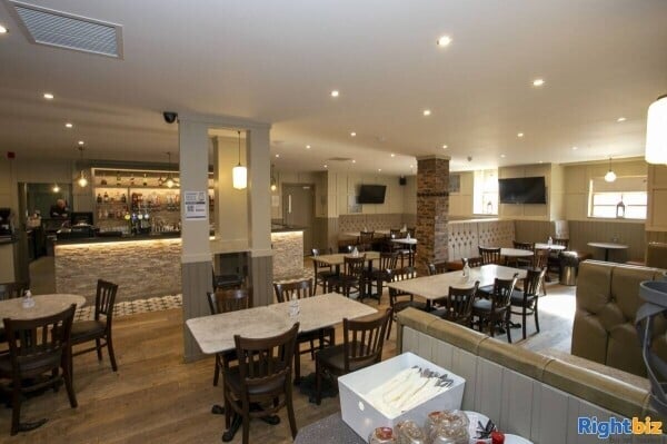 Well Established and Popular Bar/ Restaurant For Sale Photo 8