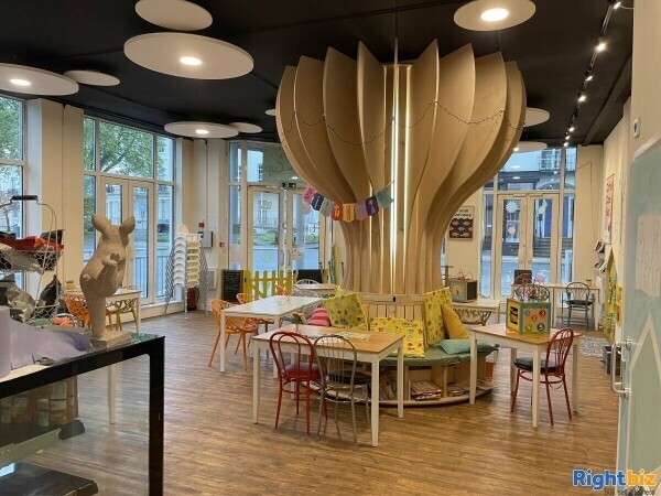 Family-friendly Café and Tea Room Photo 8