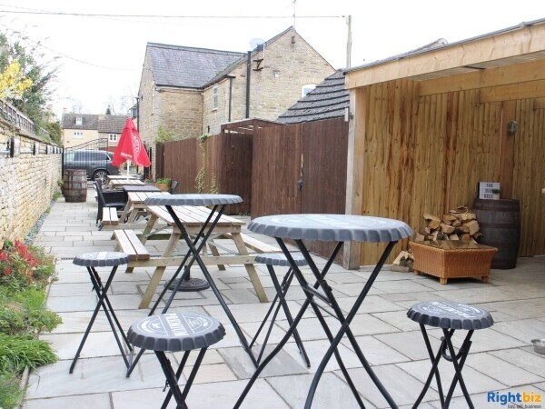 NORTHAMPTONSHIRE - RECENTLY RENOVATED STONE BUILT SOUGHT AFTER VILLAGE FREEHOUSE Photo 8