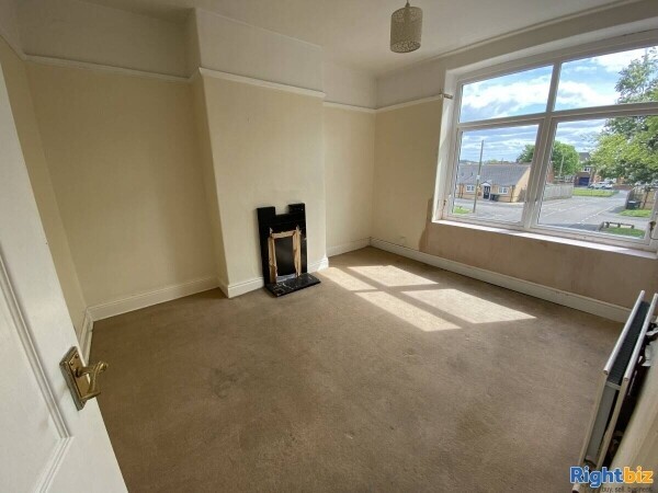 Freehold Convenience Store & Off Licence Store with 2 Bedroom Property Photo 8