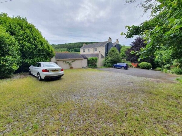 A beautiful, fully restored Georgian hotel for sale in the West Country. Photo 8