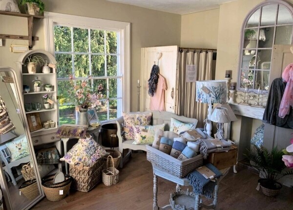 Gift Shop with Full E-Commerce Photo 8