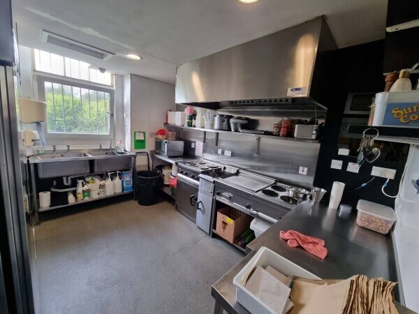 Retirement sale. Highly profitable cafe and sandwich shop in Stepps Photo 8