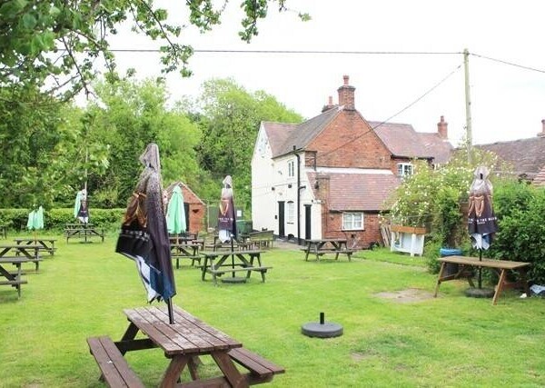 WARWICKSHIRE - MAIN ROAD FREEHOUSE AND CAMPSITE Photo 8