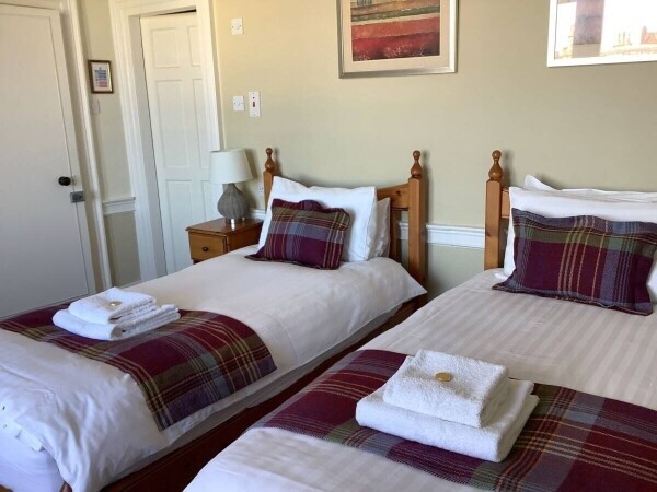 A Magnificent Bed and Breakfast with Traditional Tea Room in Stonehaven, Aberdeenshire. (ref 1497) Photo 8