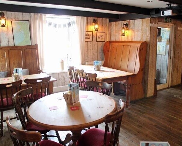 CARDIGAN BAY - ICONIC COASTAL VILLAGE - SEA FRONT FREEHOUSE Photo 8