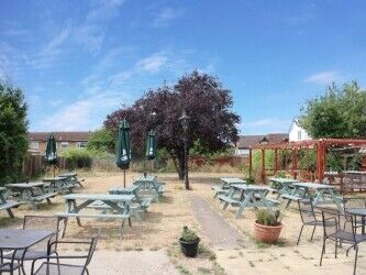 BEDFORDSHIRE - TWO BEDROOM CHARACTER PUB WITH LARGE TRADE GARDEN Photo 8
