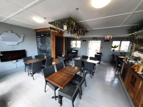 STUNNING TEA ROOMS/BISTRO/CAFÉ WITH FULL A3 & ALCOHOL LICENCE Photo 8