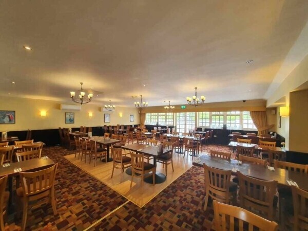 A fantastic public house in a prime location for sale Photo 7