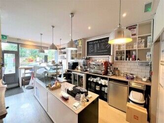 A Superb Licenced Cafe and Deli in a sought after coastal village. (ref 1505) Photo 8