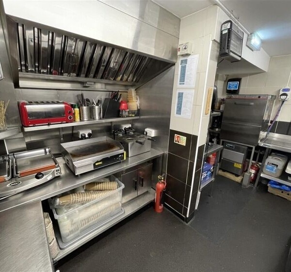 Beautiful Turnkey Cafe in Popular South Devon Seaside Town For Sale in Dawlish Photo 8