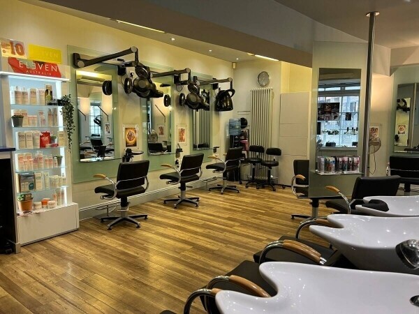 SMALL CHAIN HAIR/BEAUTY/SPA BATH AND WELLS Photo 8