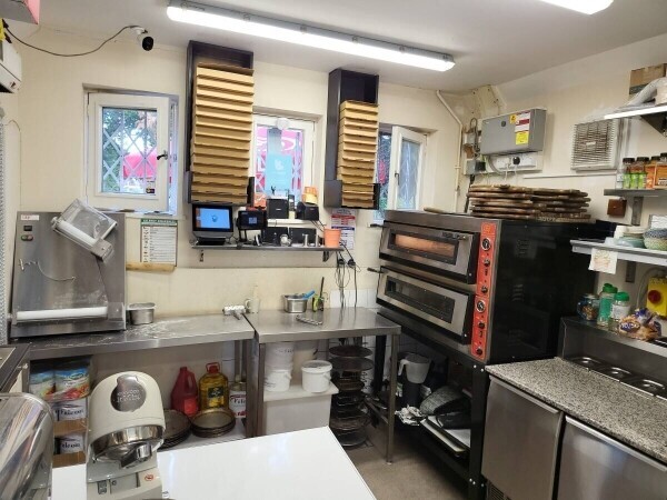 Leasehold pizzeria and coffee shop for sale Photo 8