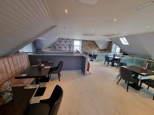 Stunning and recently refurbished (£250k spend) Restaurant & Bar Opportunity in Newton Mearns Photo 8