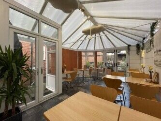 A WELL-ESTABLISHED CONTEMPORARY CAFÉ AND HIGH QUALITY GIFT STORE LOCATED IN AN EXCELLENT POSITION Photo 8