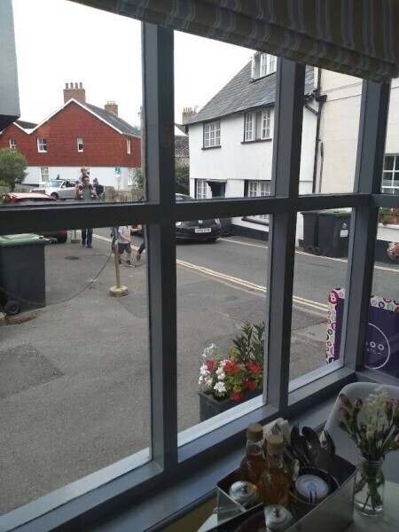 Day Time Licensed Café & Coffee Shop In Lyme Regis, Dorset Photo 8