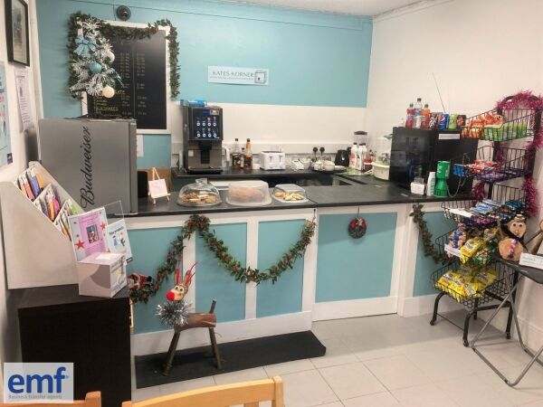 POST OFFICE, STATIONERY, CARDS, CAFÉ AND POTTERY PAINTING STUDIO Photo 8