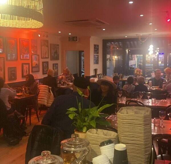 Breakfast pizza and burger restaurant for sale in London. Photo 7