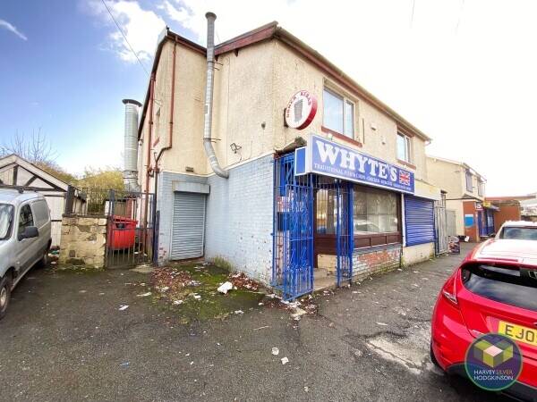 TRADITIONAL FISH & CHIPS: BURNLEY: Photo 8
