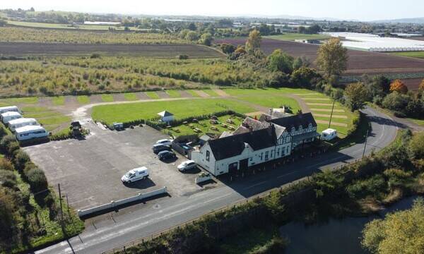WORCESTERSHIRE- RIVERSIDE PUBLIC HOUSE CLOSE TO SEVERAL CARAVAN HOLIDAY PARKS Photo 8
