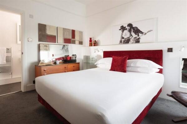 WELL, ESTABLISHED AWARD-WINNING BOUTIQUE BED AND BREAKFAST Photo 8
