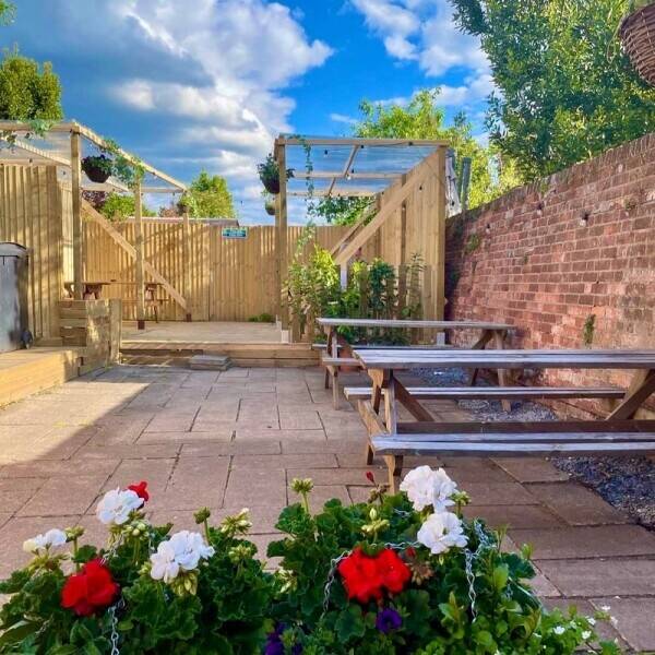 Great Opportunity to Own A Unique And Bespoke Tap and Cocktail Bar In The Heart Of Henley-on-Thames Photo 8