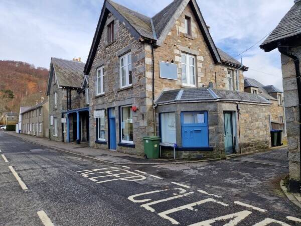 Appealing Cafe and Gift Shop in a stunning setting in Kinloch Rannoch near Pitlochry Photo 8