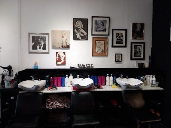 Extremely well established Unisex Hair Salon for sale Photo 8