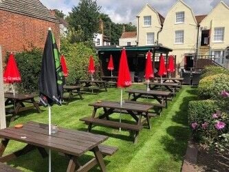 ESSEX - HIGHLY PROFITABLE FREE-OF-TIE PUB Photo 8