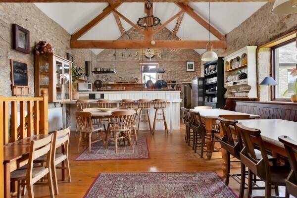 Peak District Holiday Barn with Wedding Venue Photo 8